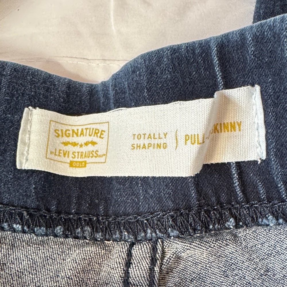Signature by Levi Strauss Medium Blue Jeans - Picture 5 of 6